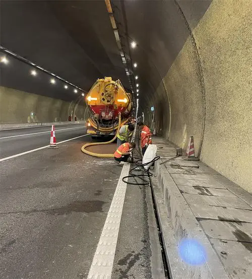 肥东隧道排水渠清淤